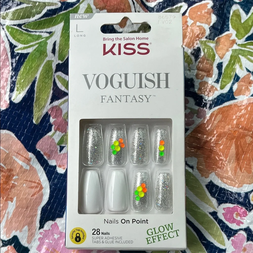New KISS Voguish Fantasy Glow Effect Long Nails - GLUE ON- Silver Glitter, White